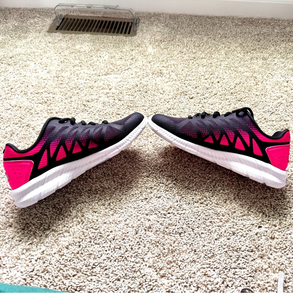 Fila Memory Foam Running Shoes Size 7.5 - image 1